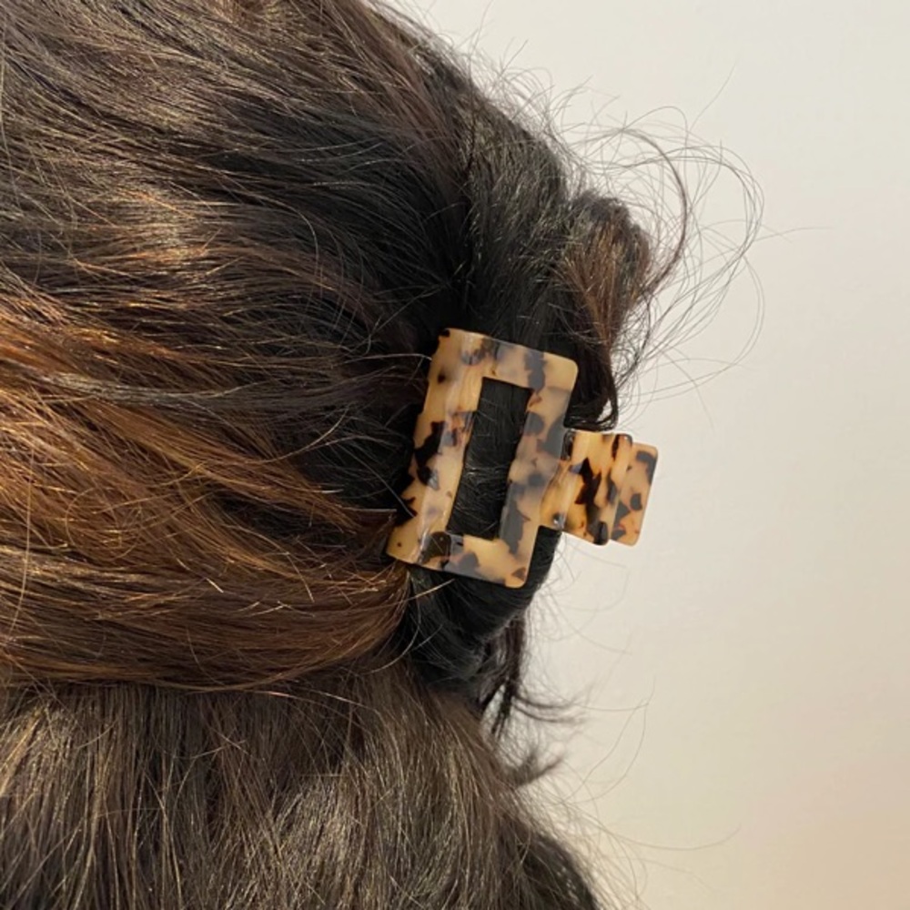 Acrylic Claw Clip Pearl or Tortoise Cheetah Hair Clip - Picture 12 of 12